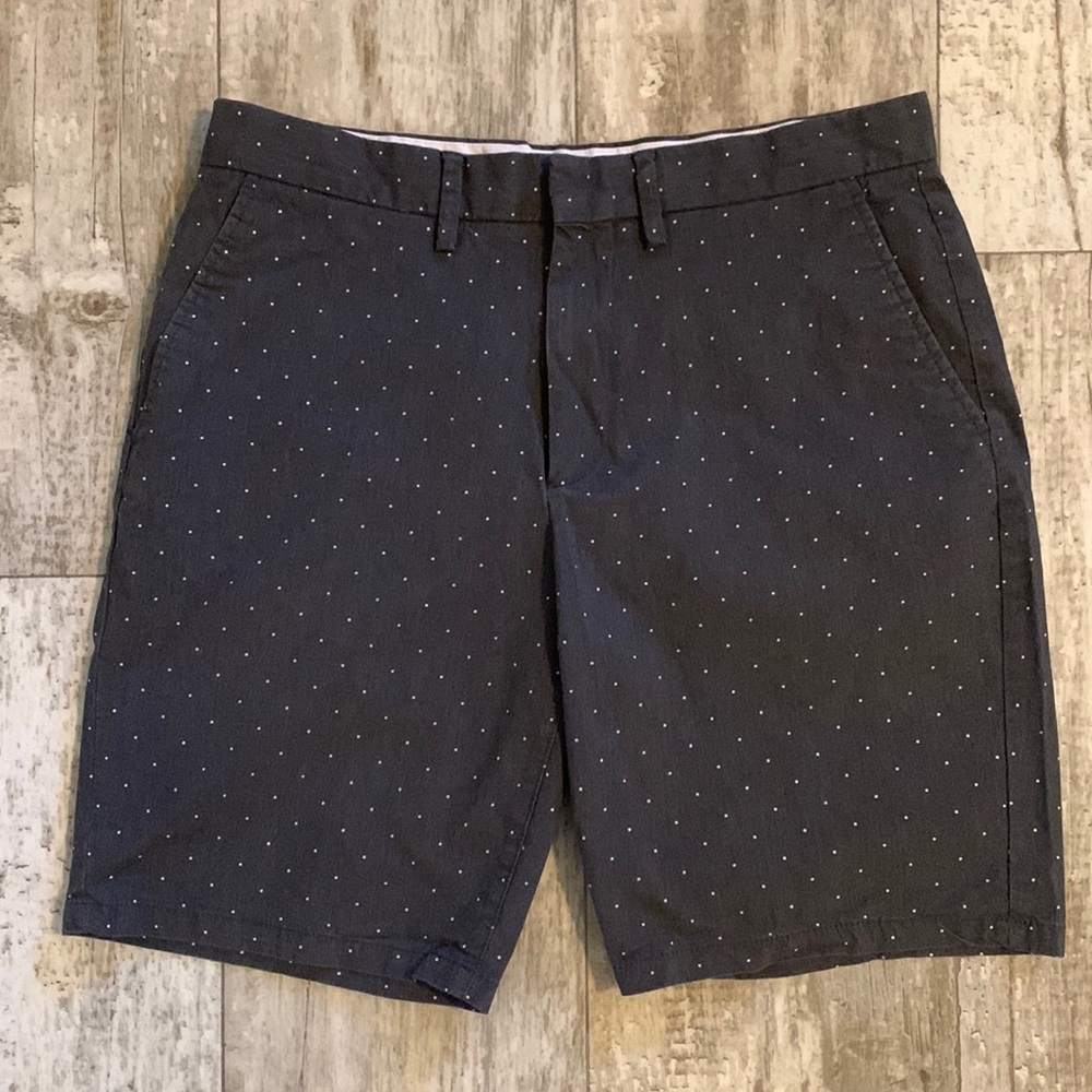 Old Navy Signature Slim flat front shorts